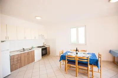 Kuhinja ili čajna kuhinja u objektu Apartments Adriana