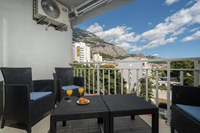 Pogled na planine ili pogled na planine iz apartmana