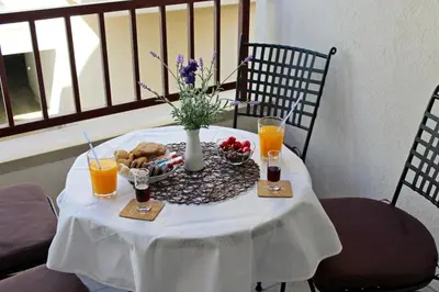 Hrana u apartmanu ili u blizini