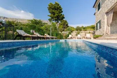 Bazen u objektu Villa Diana ili u blizini