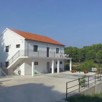 Apartments with parking space Sutivan