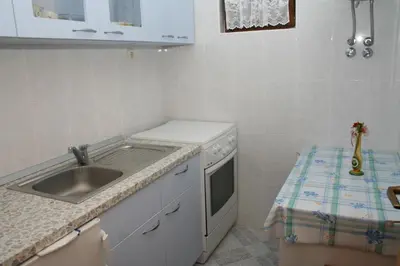 Kuhinja ili čajna kuhinja u objektu Double Room Sutivan 2943b