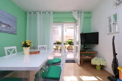 TV i/ili zabavni centar u objektu Apartments Nina Beach