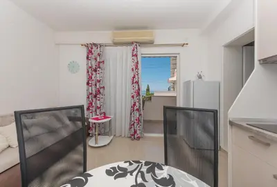 Kuhinja ili čajna kuhinja u objektu Apartmani Mona