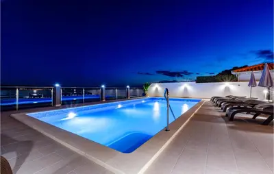 Bazen u objektu Apartment Jesenice With Sea View Iii ili u blizini