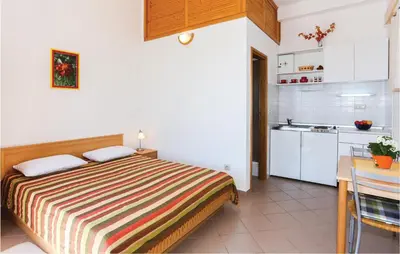 Kuhinja ili čajna kuhinja u objektu Apartment Omis With Sea View Iv
