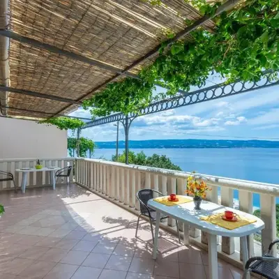 Apartment Omis With Sea View Iv