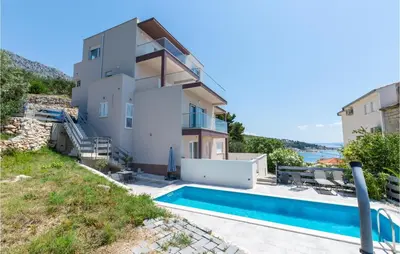 Bazen u objektu Apartment Jesenice With Sea View V ili u blizini