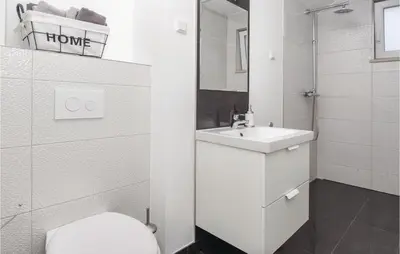 Kupaonica u objektu Apartment Jesenice With Sea View Vii