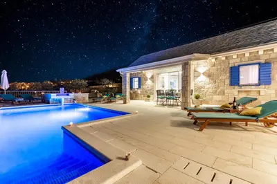 Bazen u objektu Villa Blue Sky ili u blizini
