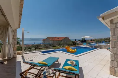 Bazen u objektu Villa Blue Sky ili u blizini