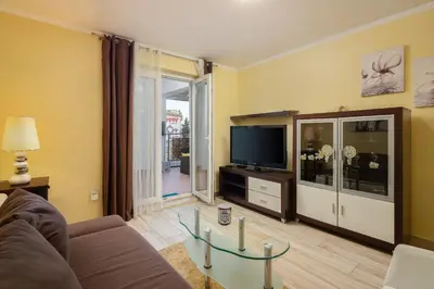 TV i/ili zabavni centar u objektu Perla Apartment - 2 min to the beach & free parking