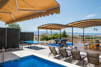 Bazen u objektu Luxury Apartment Twins ili u blizini