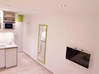 Kuhinja ili čajna kuhinja u objektu Apartments Nona 1