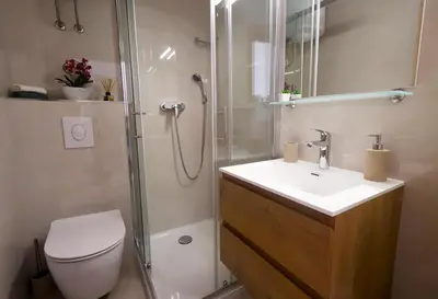 Kupaonica u objektu Baška Voda Apartments - City center, Steps from the Beach, Free Parking