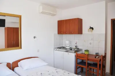 Kuhinja ili čajna kuhinja u objektu Sunrise Studio Apartments 3