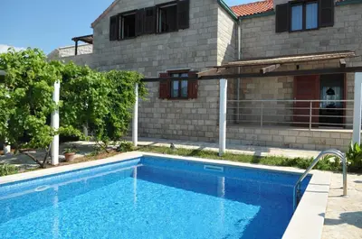 Bazen u objektu Villa Sofia ili u blizini