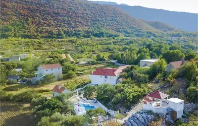 Pogled na planine ili pogled na planine iz vikendica