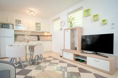 Kuhinja ili čajna kuhinja u objektu Apartments Edi
