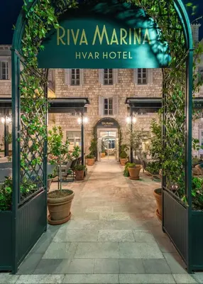Fasada ili ulaz u objekt Riva Marina Hvar Hotel