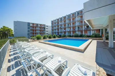 Bazen u objektu Hotel Hvar ili u blizini