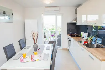 Kuhinja ili čajna kuhinja u objektu Apartmani Petričević