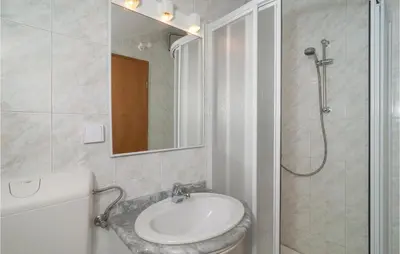 Kupaonica u objektu Three-Bedroom Apartment In Supetar
