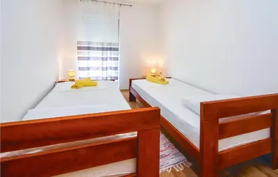 Krevet ili kreveti u jedinici u objektu Two-Bedroom Apartment In Mali Rat