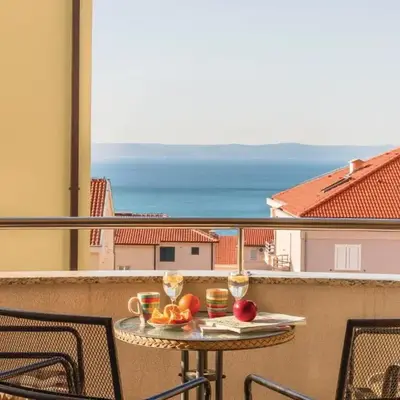 Two-Bedroom Apartment In Makarska
