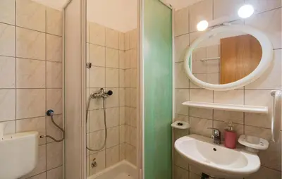 Kupaonica u objektu One-Bedroom Apartment In Vrboska