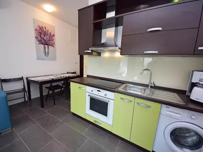 Kuhinja ili čajna kuhinja u objektu Apartment Molo Lozna-6 by Interhome