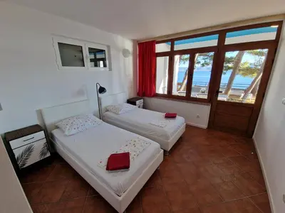 Krevet ili kreveti u jedinici u objektu Apartments by the sea Mimice, Omis - 2972