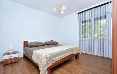 Krevet ili kreveti u jedinici u objektu Four-Bedroom Apartment In Srinjine