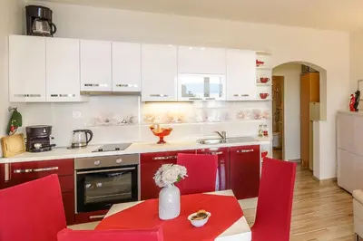 Kuhinja ili čajna kuhinja u objektu Apartments by the sea Pisak, Omis - 6897