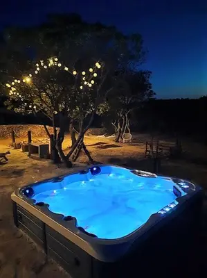 Bazen u objektu Villa Humac Hvar ili u blizini