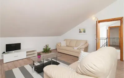 TV i/ili zabavni centar u objektu Five-Bedroom Holiday Home In Donji Humag