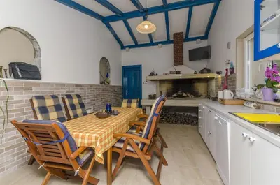 Kuhinja ili čajna kuhinja u objektu Apartments and Rooms LEA