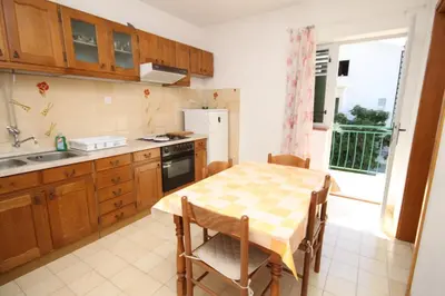 Kuhinja ili čajna kuhinja u objektu Apartments and rooms with parking space Makarska - 6759