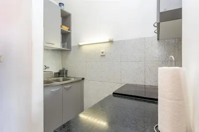 Kuhinja ili čajna kuhinja u objektu Apartments by the sea Postira, Brac - 739