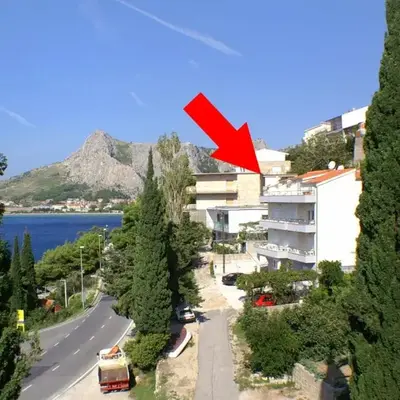 Apartments by the sea Omis - 8334