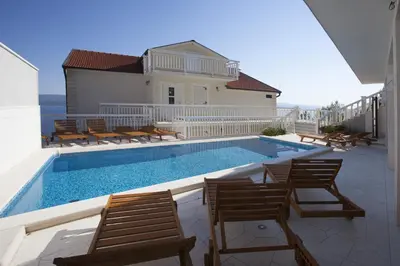 Bazen u objektu Apartments with a swimming pool Zavode, Omis - 11786 ili u blizini