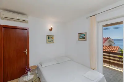 Krevet ili kreveti u jedinici u objektu Apartments by the sea Pisak, Omis - 967