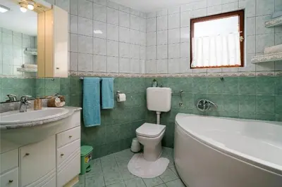 Kupaonica u objektu Apartments with parking space Stanici, Omis - 2819