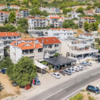 Apartments with parking space Stanici