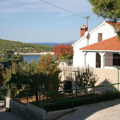 Apartments by the sea Splitska
