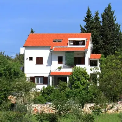 Apartments with swimming pool Stari Grad