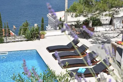 Bazen u objektu Villa Sky with stunning view ili u blizini