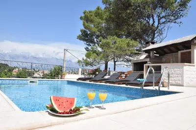 Bazen u objektu Villa Sky with stunning view ili u blizini