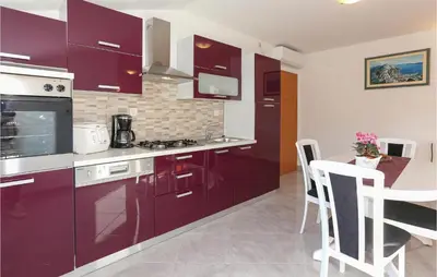 Kuhinja ili čajna kuhinja u objektu Three-Bedroom Apartment In Gata