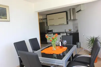 Kuhinja ili čajna kuhinja u objektu Holiday House Pine Tree